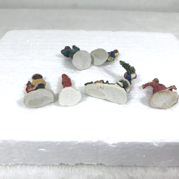 Vintage Christmas Figurines Village Dickens Display - Picture 16 of 16